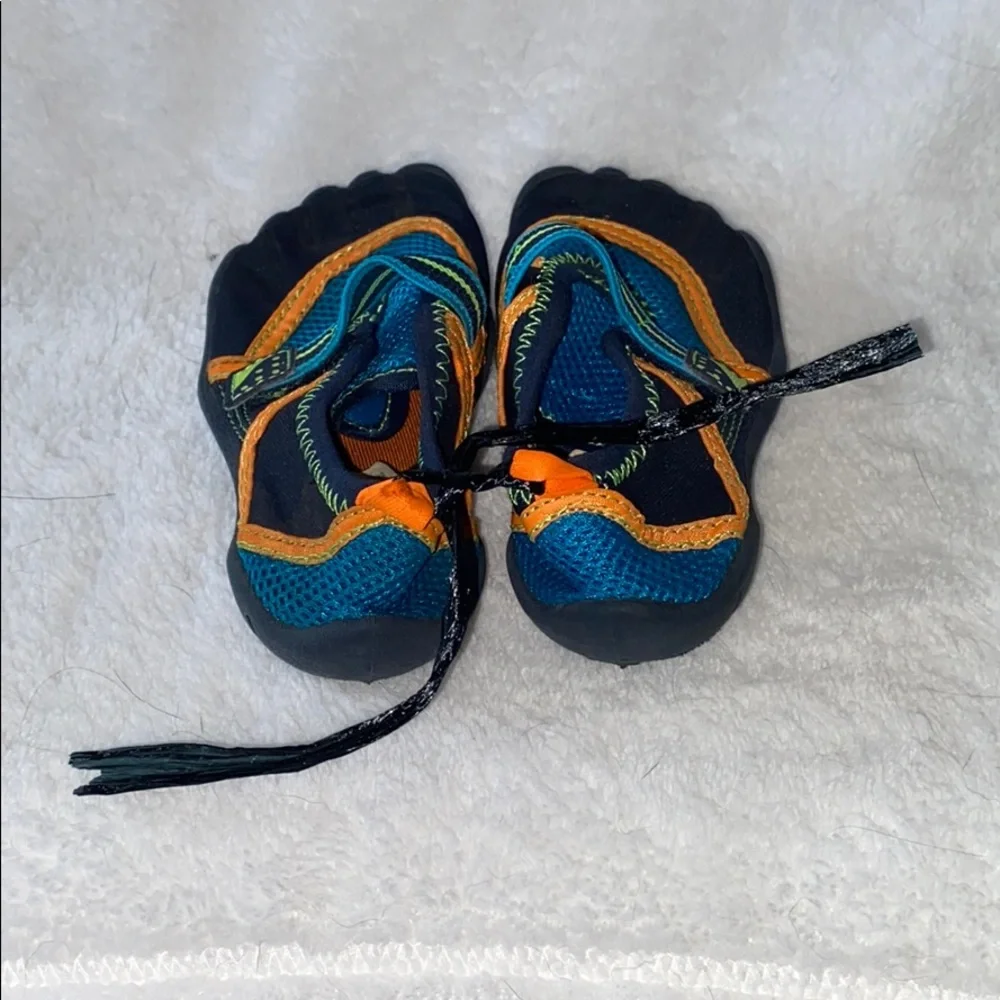 🌟 CHILDREN’s PLACE: Infant Boys- Water shoes- Size 5